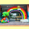 Cổng bong bóng trang trí 7 sắc cầu vồng kết hợp cây đa bong bóng và nhiều chi tiết đẹp mắt