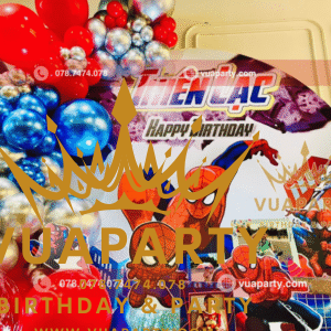 Backdrop trang trí sinh nhật chủ đề Spiderman với nhân vật Spiderman nổi bật tại trung tâm backdrop