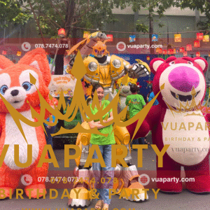 Biểu diễn diểu hành Robot khổng lồ tại sự kiện roadshow ra mắt sản phẩm do Vua Party cung cấp