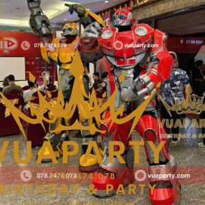 Dịch vụ cho thuê Robot khổng lồ Bumblebee màu đỏ tại sự kiện khai trương do Vua Party cho thuê tại Tp.HCM