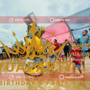 Robot khổng lồ Bumblebee màu vàng do Vua Party cho thuê tại sự kiên