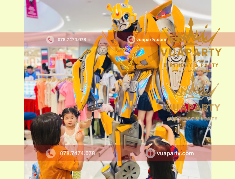 dịch vụ cho thuê Robot khổng lồ tại sự kiện khai trương khu vui chơi trẻ em do Vua Party cung cấp
