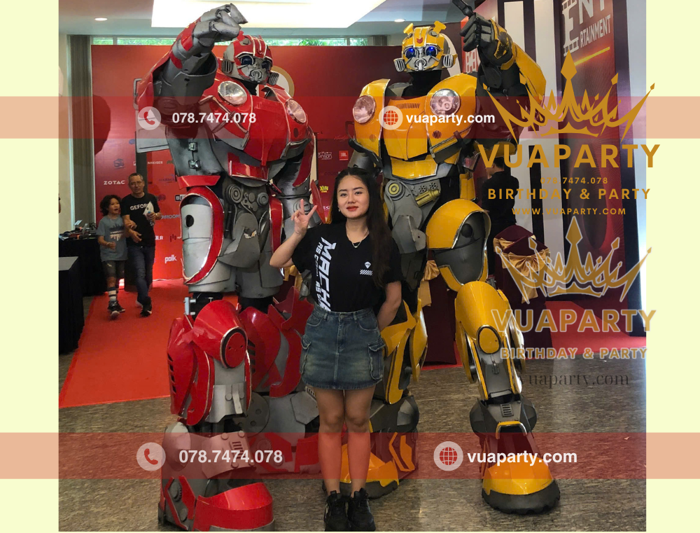 Robot khổng lồ tại sự kiện khai trương do Vua Party cho thuê tại Tp.HCM