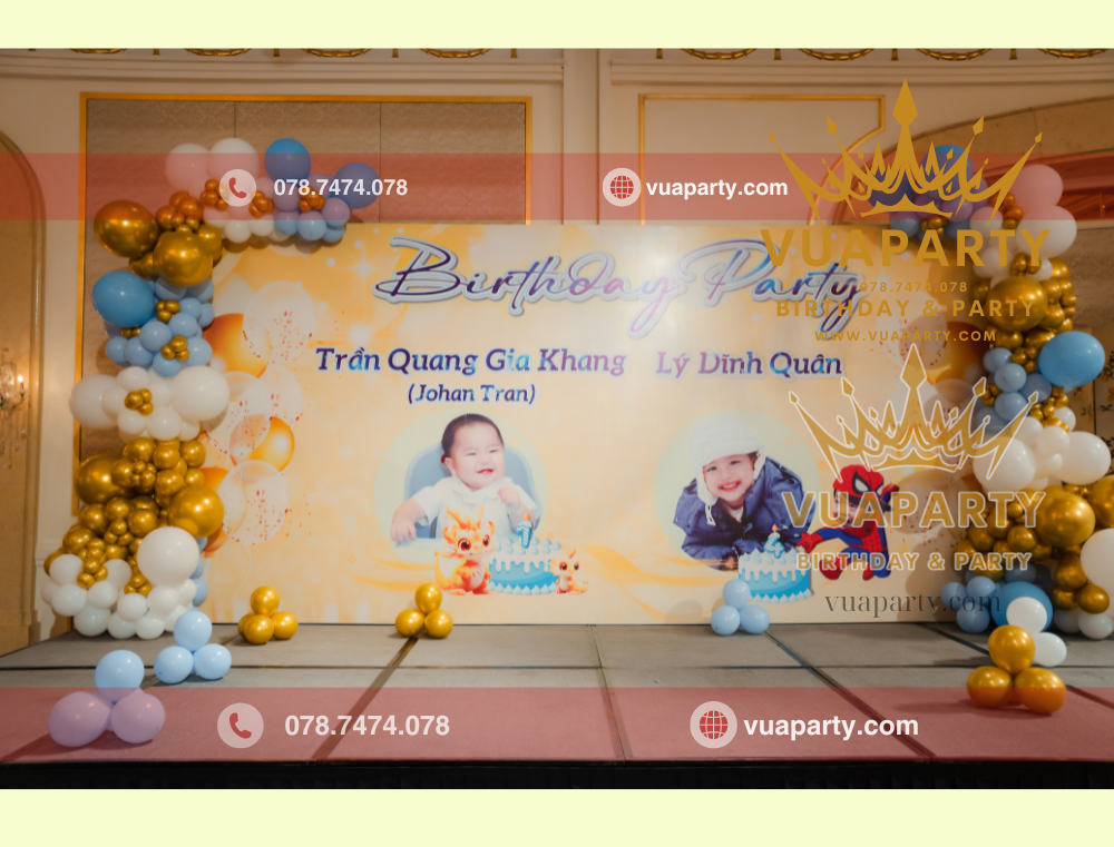 Ảnh chụp tại tiệc thôi nôi bé Gia Khang trên sân khấu do thợ chụp ảnh của Vua Party chụp lại