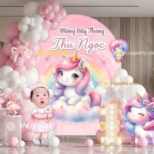 Mẫu Trang Trí Đầy Tháng Bé Gái Tuổi Ngọ Tone Hồng Pony Dễ Thương