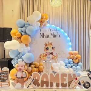 Mẫu trang trí thôi nôi bé tuổi rắn chủ đề hoàng tử