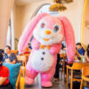 CHO THUÊ MASCOT THỎ HỒNG 2M TAI DÀI Cho thuê mascot thỏ hồng tai dài