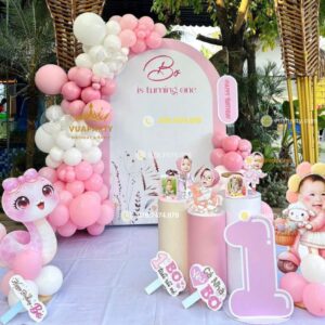 Trang trí thôi nôi bé gái tuổi rắn tone hồng pastel