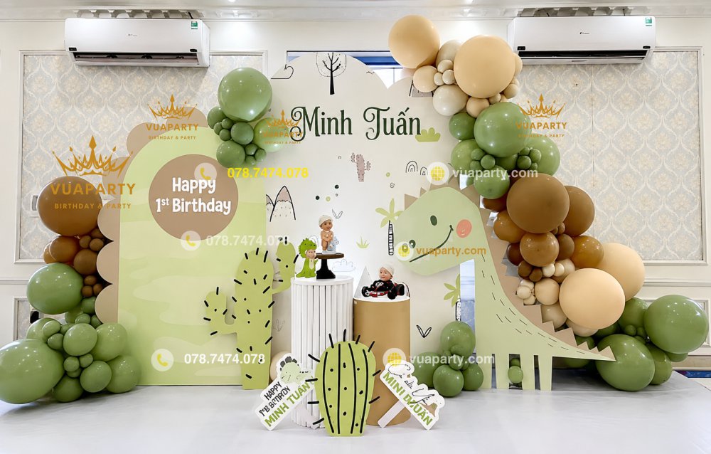Mẫu decor thôi nôi bé trai chủ đề khủng long